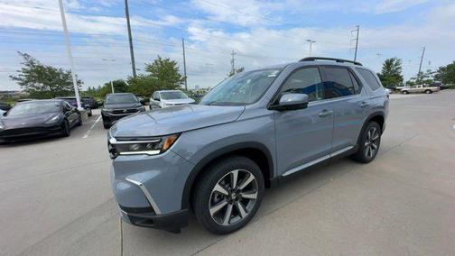 2025 Honda Pilot Touring 8-Passenger