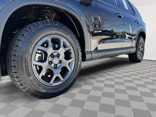 Crystal Black Pearl 2025 Honda Pilot TrailSport