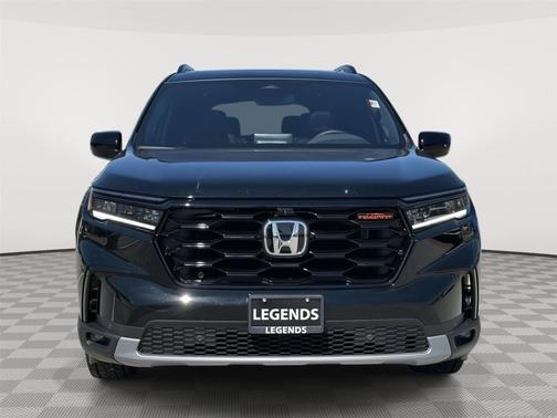 Crystal Black Pearl 2025 Honda Pilot TrailSport