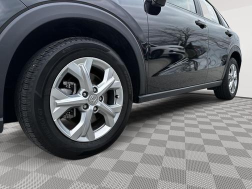 Crystal Black Pearl 2025 Honda HR-V LX