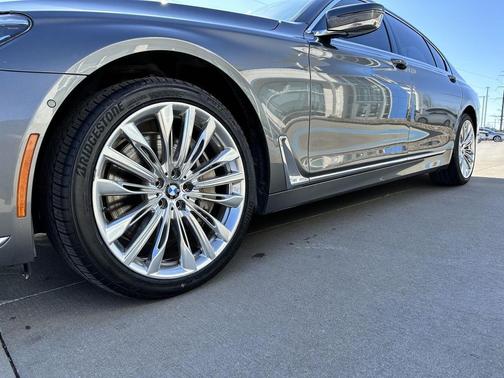 2017 BMW 750 i xDrive