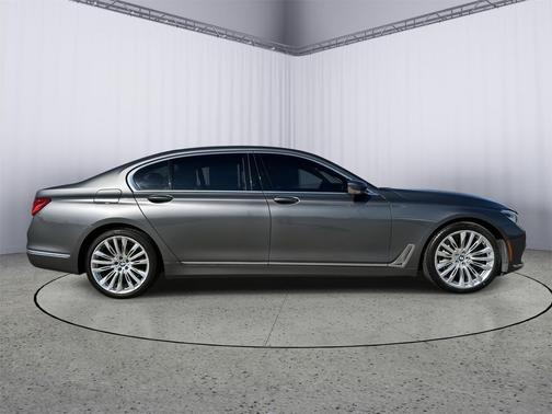 2017 BMW 750 i xDrive