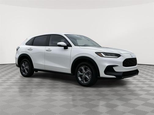 Platinum White Pearl 2026 Honda HR-V LX