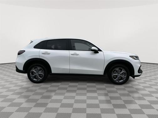 Platinum White Pearl 2026 Honda HR-V LX