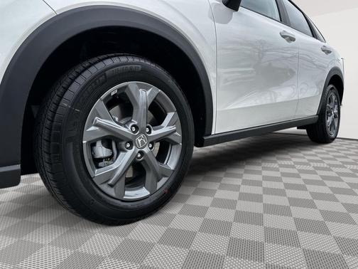 Platinum White Pearl 2026 Honda HR-V LX