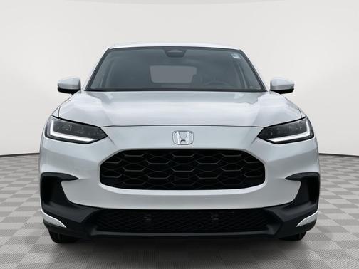 Platinum White Pearl 2026 Honda HR-V LX