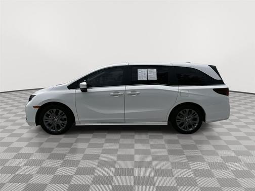 Platinum White Pearl 2026 Honda Odyssey Touring