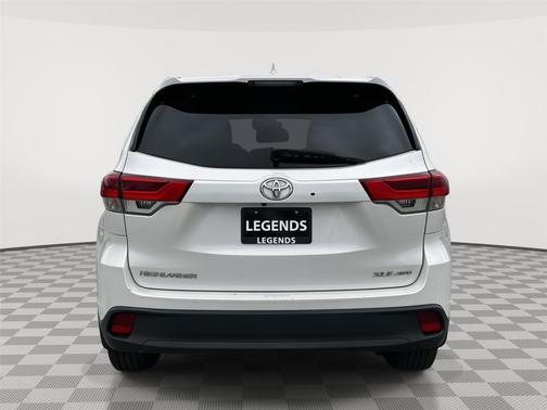 Blizzard Pearl 2019 Toyota Highlander XLE
