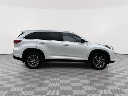 Blizzard Pearl 2019 Toyota Highlander XLE