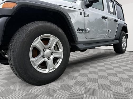 Silver Zynith Clearcoat 2022 Jeep Wrangler Unlimited Sport