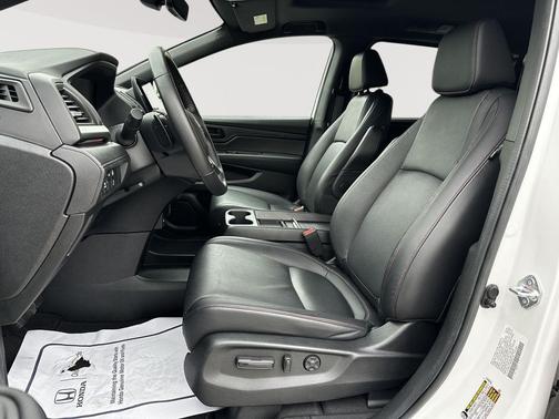 Platinum White Pearl 2024 Honda Odyssey Sport