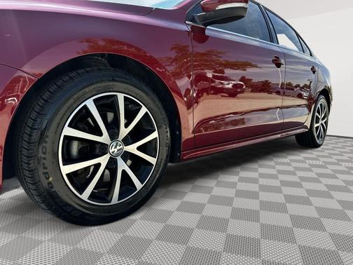 Cardinal Red Metallic 2017 Volkswagen Jetta 1.4T SE