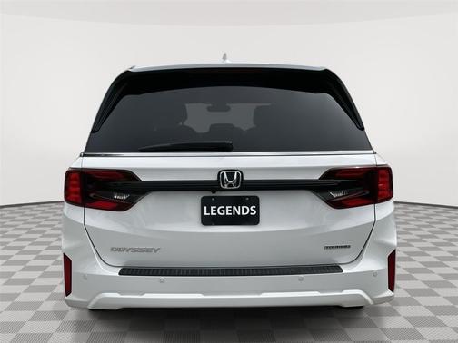 Platinum White Pearl 2026 Honda Odyssey Touring