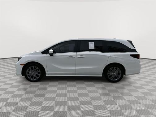 Platinum White Pearl 2026 Honda Odyssey Touring