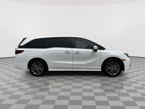 Platinum White Pearl 2026 Honda Odyssey Touring