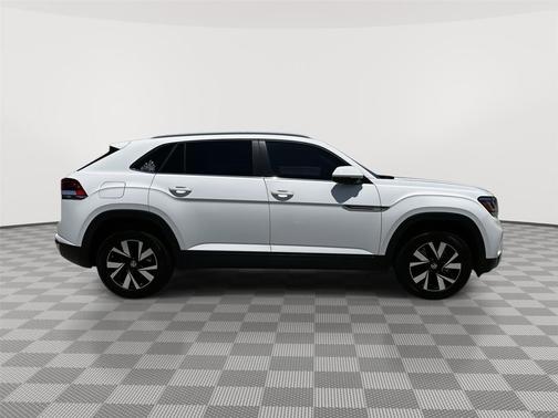 Pure White 2022 Volkswagen Atlas Cross Sport 2.0T SE