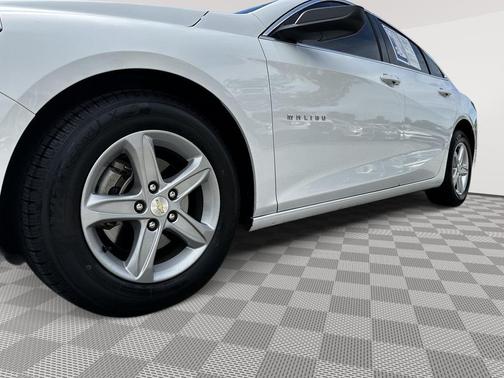 Summit White 2021 Chevrolet Malibu 1LS