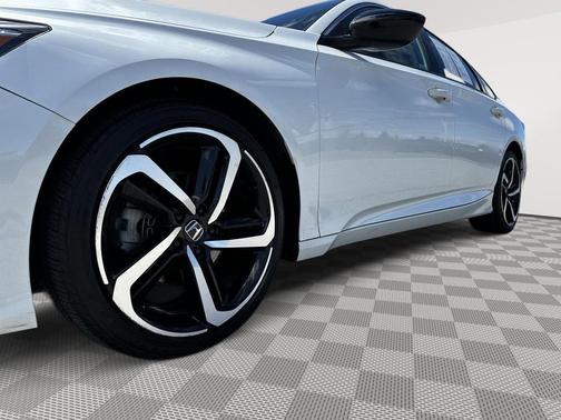 Platinum White Pearl 2022 Honda Accord Sport SE 1.5T