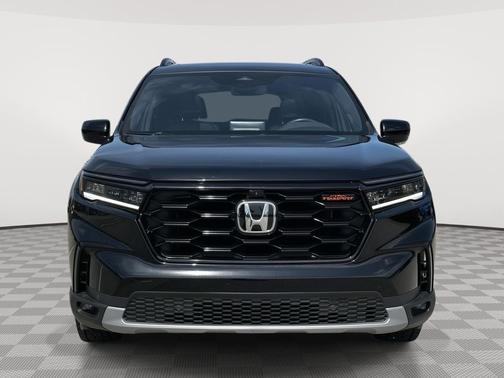 Crystal Black Pearl 2025 Honda Pilot TrailSport