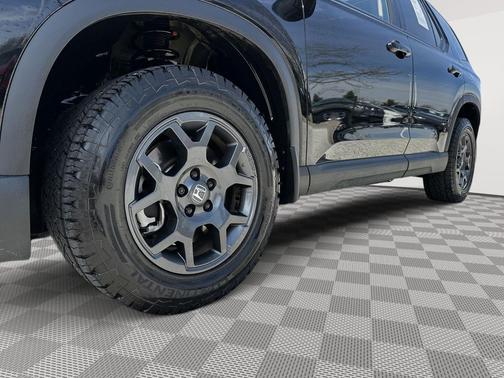 Crystal Black Pearl 2025 Honda Pilot TrailSport