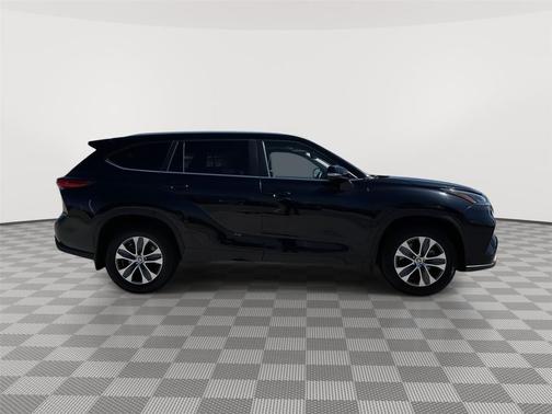 Midnight Black Metallic 2023 Toyota Highlander XLE
