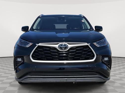 Midnight Black Metallic 2023 Toyota Highlander XLE