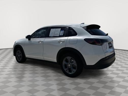 Platinum White Pearl 2026 Honda HR-V LX