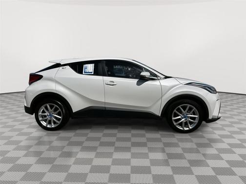 Blizzard Pearl 2020 Toyota C-HR LE