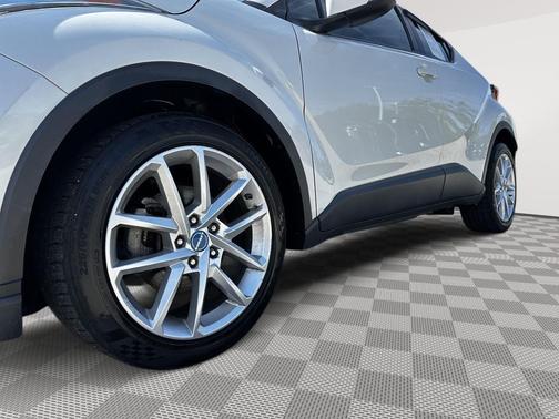 Blizzard Pearl 2020 Toyota C-HR LE