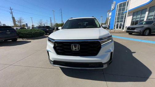 2025 Honda Pilot Touring 8-Passenger