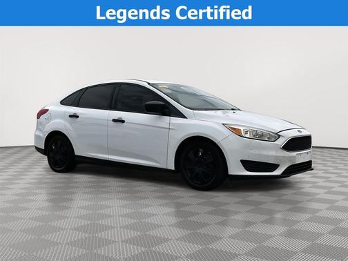 OXFORD WHITE 2018 Ford Focus SE