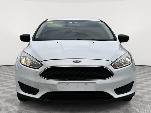 OXFORD WHITE 2018 Ford Focus SE