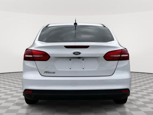 OXFORD WHITE 2018 Ford Focus SE