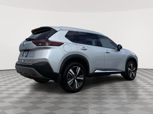 Brilliant Silver Metallic 2021 Nissan Rogue SL