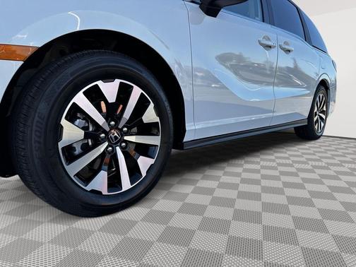 Platinum White Pearl 2026 Honda Odyssey EX-L