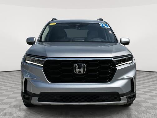 Lunar Silver Metallic 2024 Honda Pilot Elite