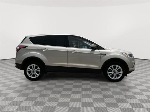 WHITE GOLD METALLIC 2017 Ford Escape SE