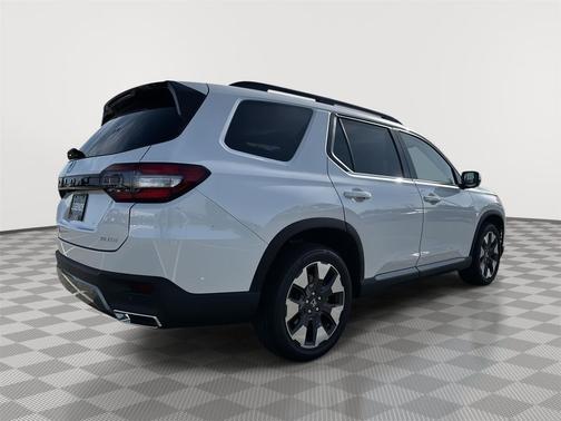 Platinum White Pearl 2026 Honda Pilot Elite