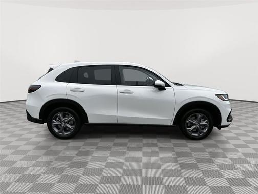 Platinum White Pearl 2026 Honda HR-V LX