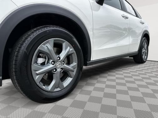 Platinum White Pearl 2026 Honda HR-V LX