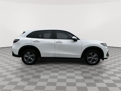 Platinum White Pearl 2026 Honda HR-V LX