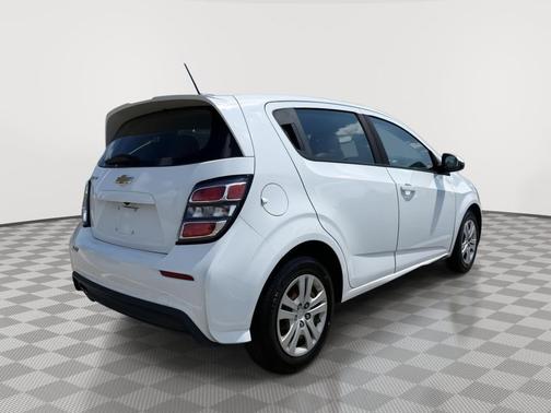 Summit White 2017 Chevrolet Sonic LT