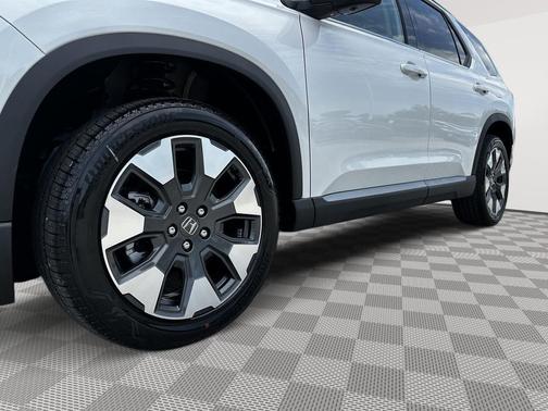Platinum White Pearl 2026 Honda Pilot Elite