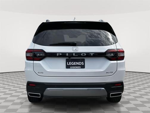 Platinum White Pearl 2026 Honda Pilot Elite