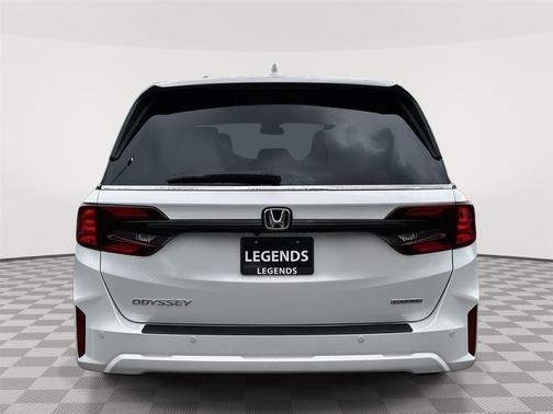 Platinum White Pearl 2026 Honda Odyssey Touring