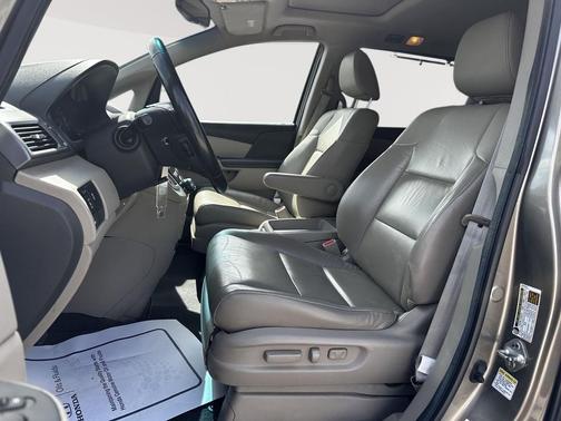 Alabaster Silver Metallic 2012 Honda Odyssey EX-L