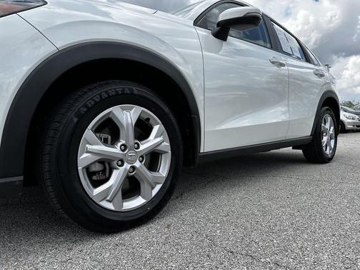 Platinum White Pearl 2023 Honda HR-V LX