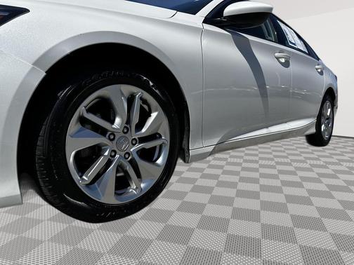 Platinum White Pearl 2019 Honda Accord LX