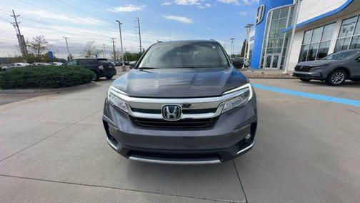 2022 Honda Pilot Touring 8-Passenger