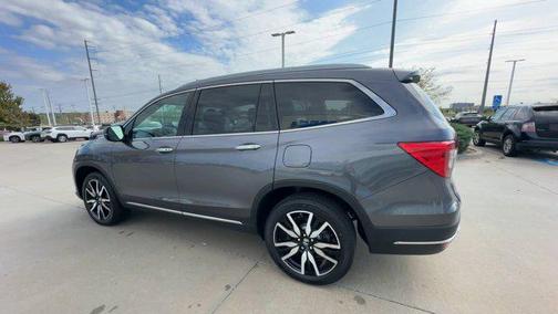 2022 Honda Pilot Touring 8-Passenger